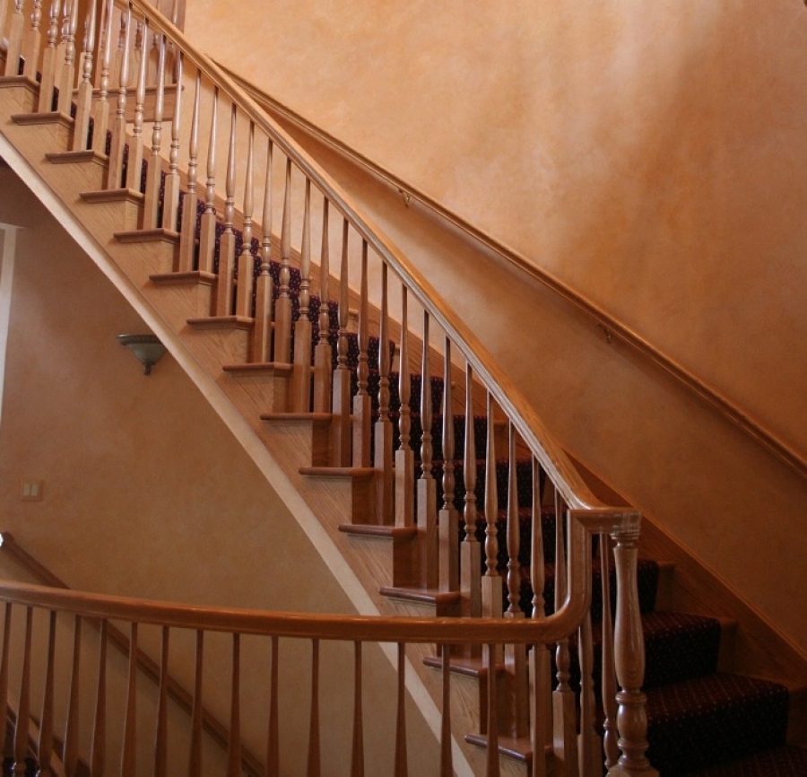 The Best Types of Paint for Indoor and Outdoor Stairs